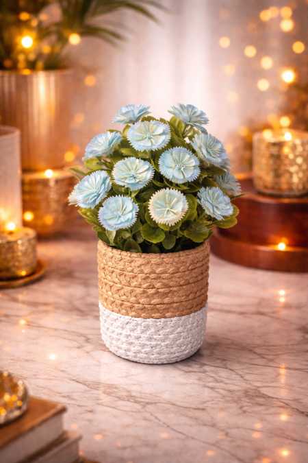 نبتة ديكور بزهور زرقاء أنيقة 🩵