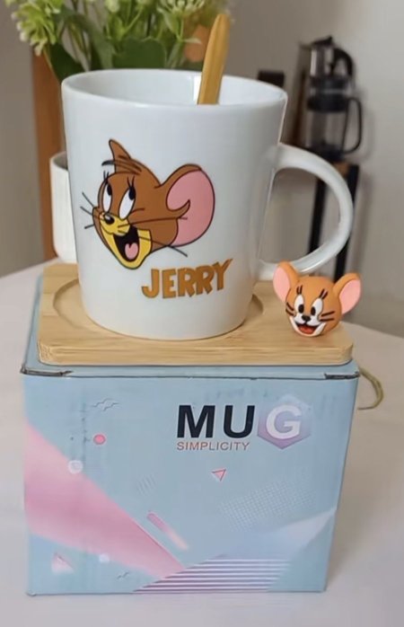 كوب جيري مع قاعدة خشب وملعقة 🐹