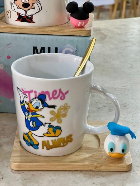 كوب دونالد داك - البطوطة - مع قاعدة خشبية وملعقة
