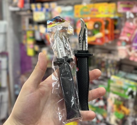 سكينة بلاستيك ضغط للداخل لعبة للاطفال والمزح